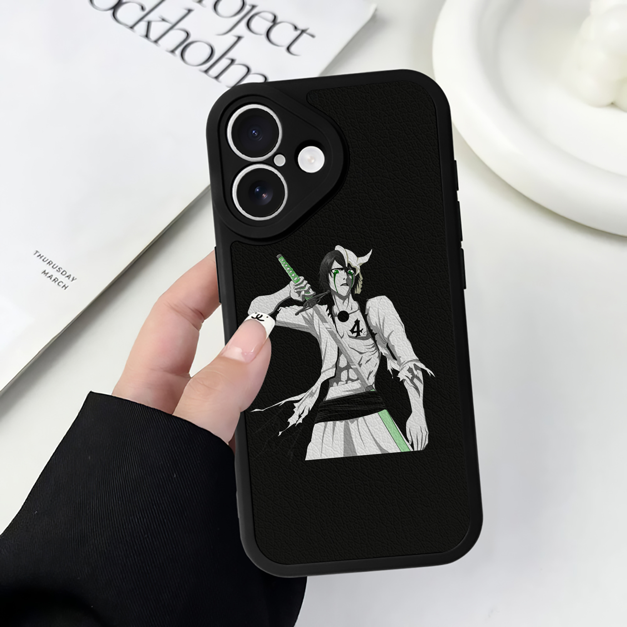 （画像用） ブリーチ ウルキオラ·シファー BLEACH Ulquiorra cifer 【iPhone 16シリーズ対応】シリコンスマホケース（レザー調） 材質：シリコン